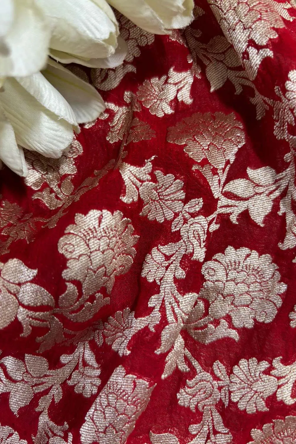 Elegant Maroon Banarasi Handloom Pure Georgette Fabric ( 2.5 Mtr )