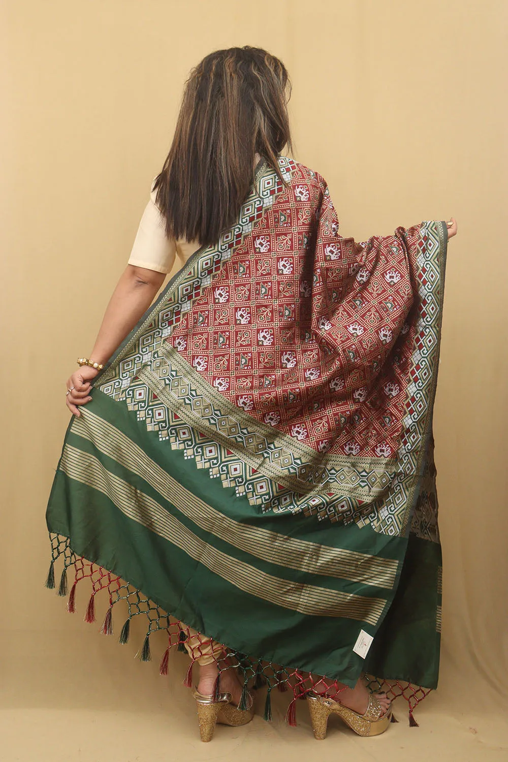 Elegant Maroon Patola Silk Dupatta: A Timeless Accessory